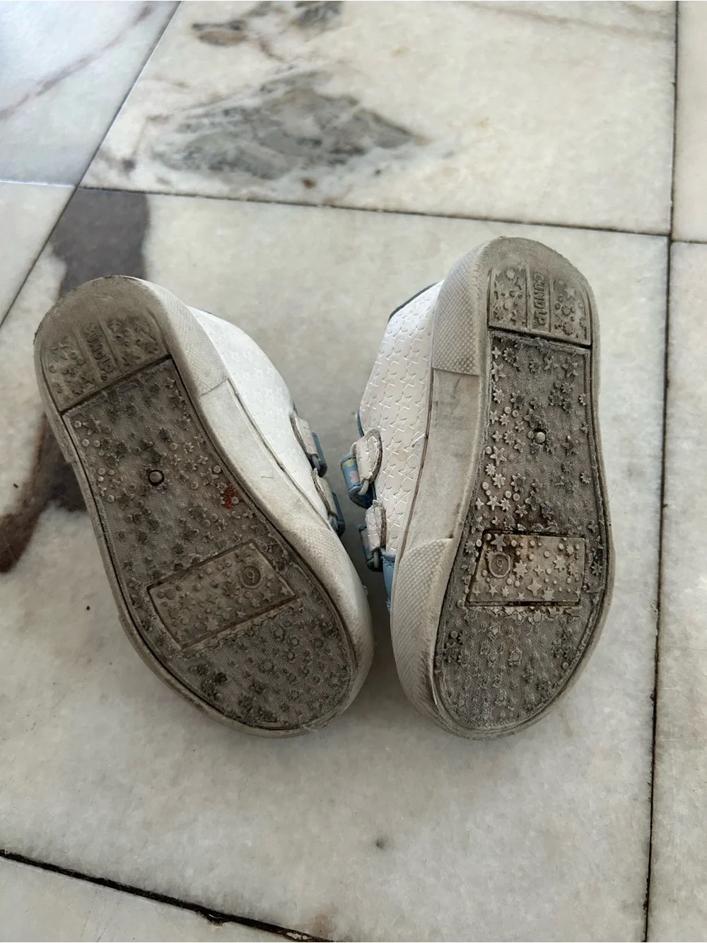 Kids White & Light Blue Star-Textured Sneakers with Bluey and Bingo